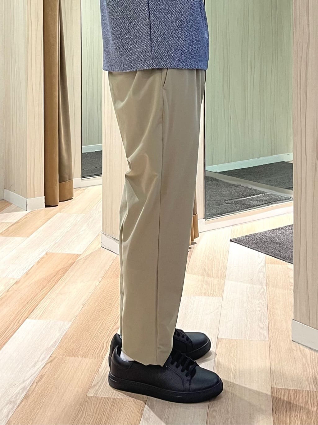 URAさんの「TAKEO KIKUCHI｜【3D ナイロン ストレッチ】ジップアップ フードブルゾン」を使ったコーディネート