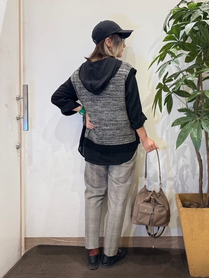 misakiさんの「SHOO･LA･RUE｜【高レビュー/SS-LL/美脚シルエット】すっきりきれい見え テーパードパンツ」を使ったコーディネート