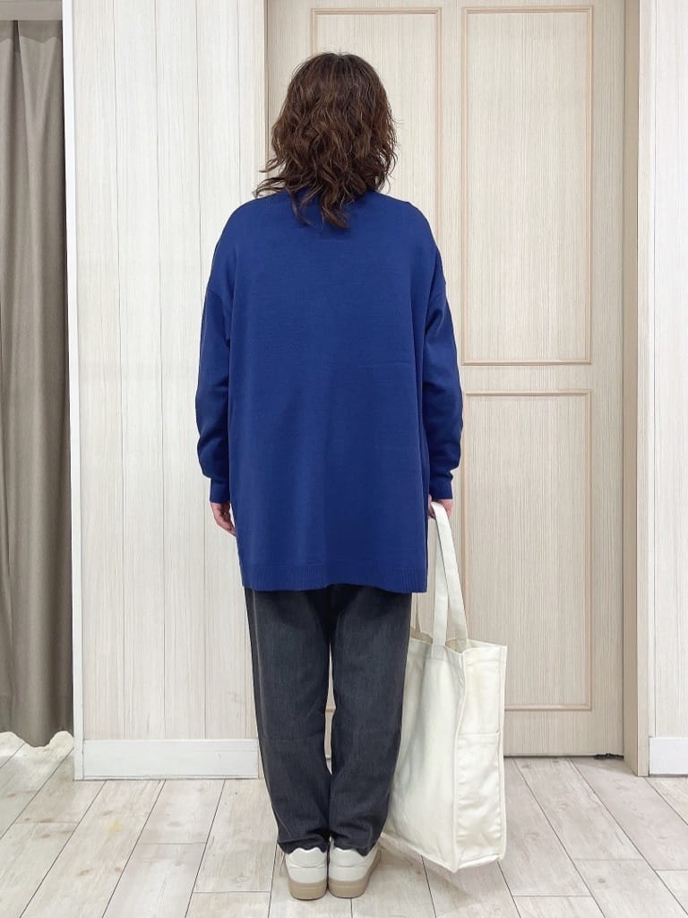 kaneさんの「SHOO･LA･RUE｜【S-LL】インせず決まる 背中タック入り パフ袖トップス」を使ったコーディネート