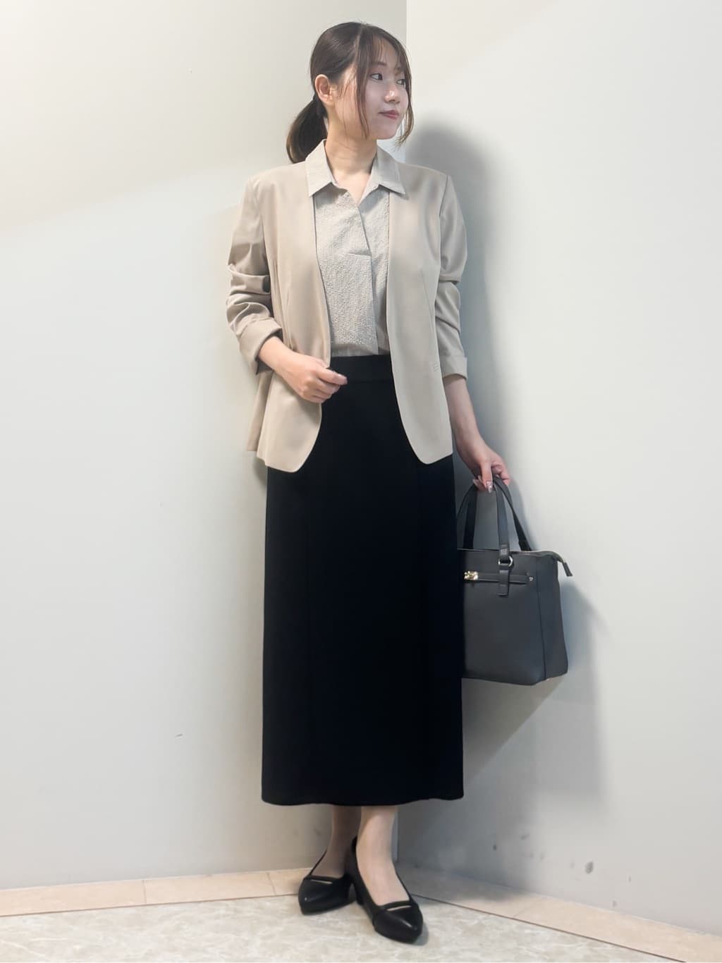 Sawaさんの「Reflect｜【二の腕さりげなくカバー】シャツ衿オフボディブラウス」を使ったコーディネート