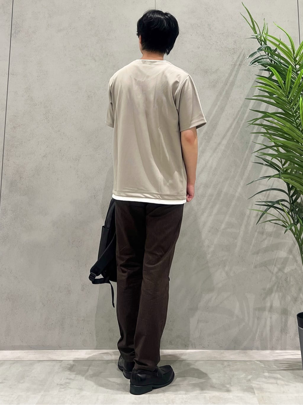 SHI-MAさんの「THE SHOP TK｜ツイルキーネック半袖Tシャツ」を使ったコーディネート