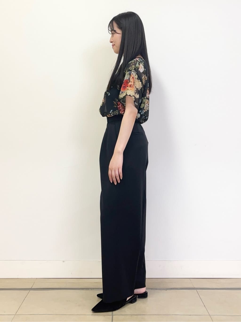 あやかさんの「UNTITLED｜【洗える/はっ水/後ろウエストゴム】ストレッチ2タックワイドパンツ」を使ったコーディネート