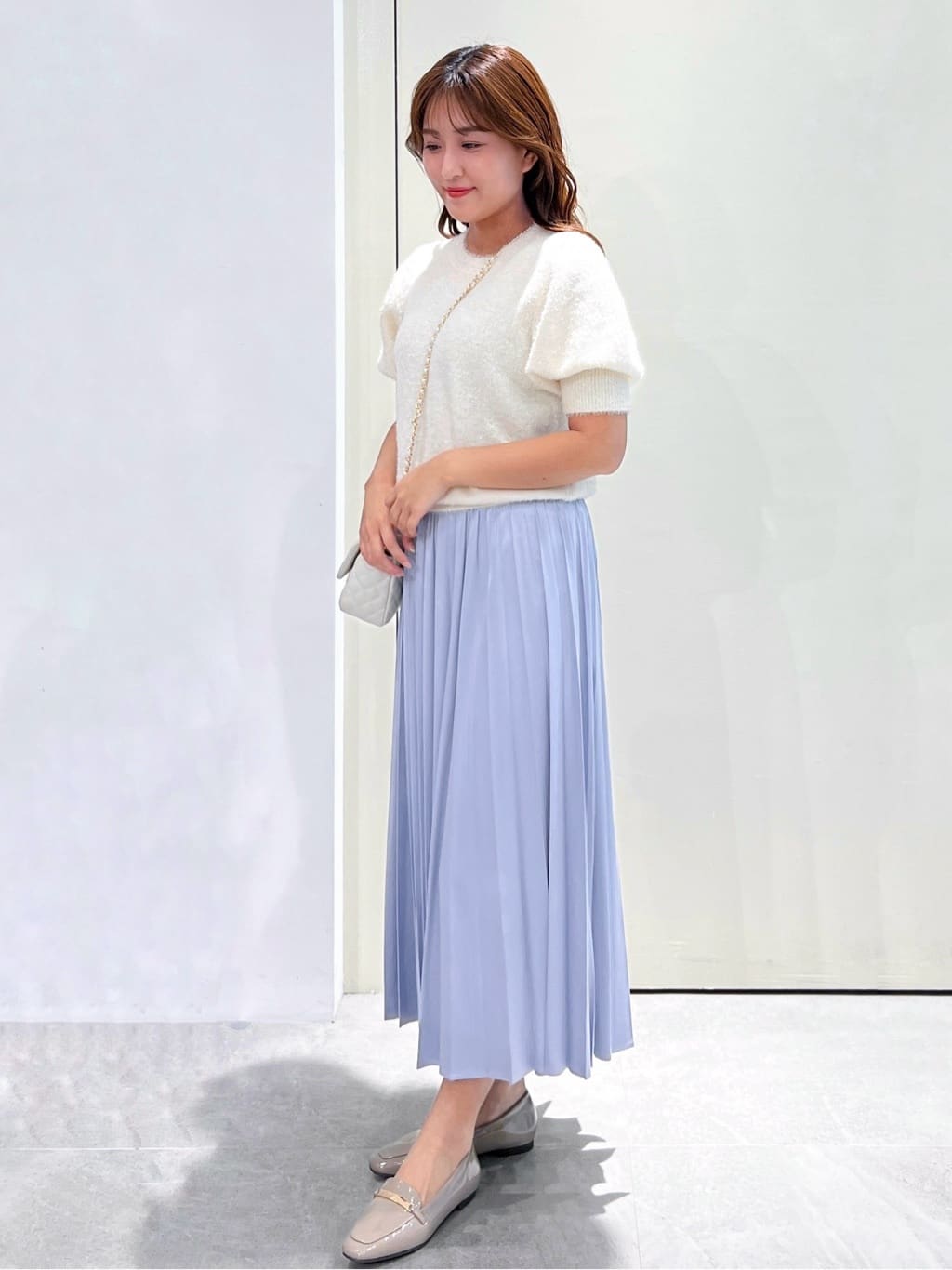 Unaさんの「OPAQUE.CLIP｜キラキラボリュームスリーブニット【洗濯機洗い可】」を使ったコーディネート