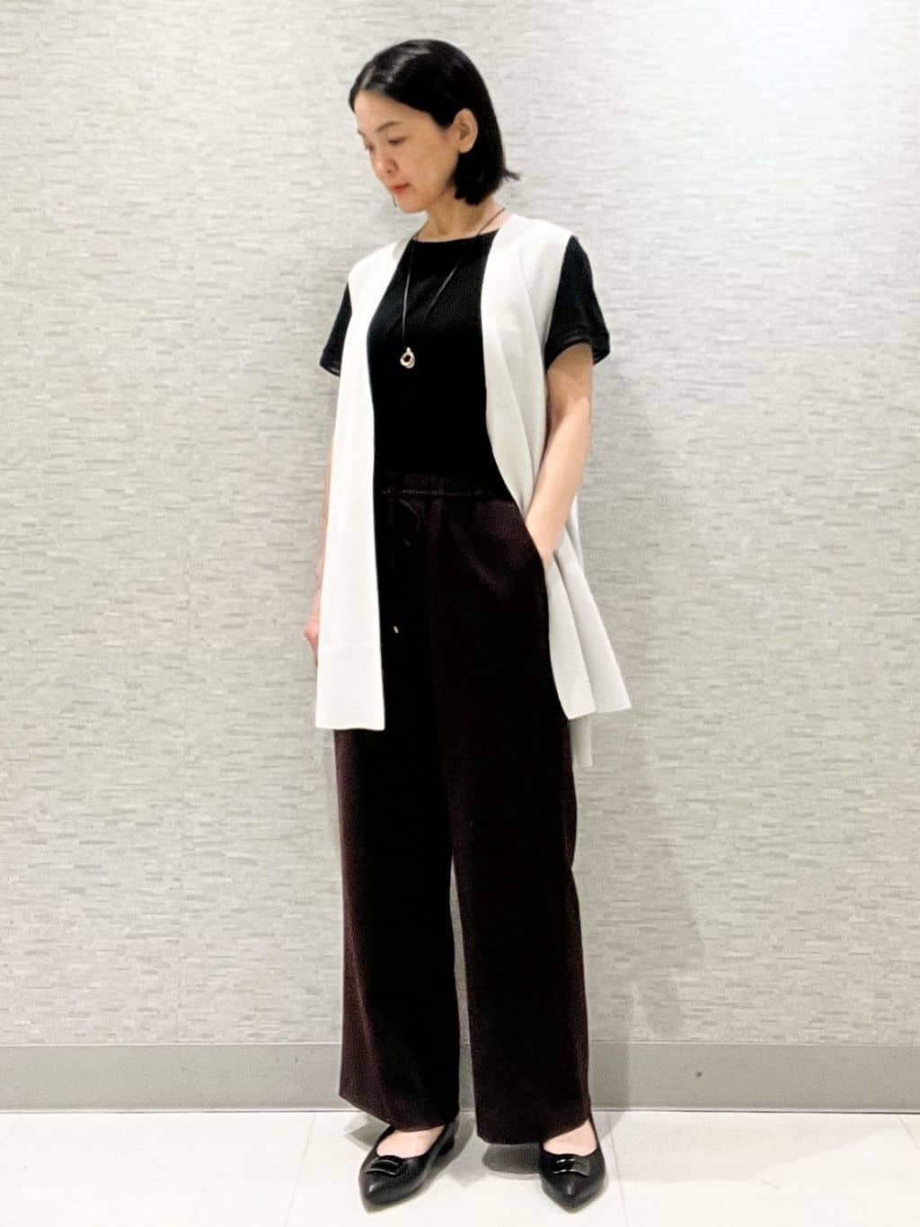 marikoさんの「Reflect｜ドライタッチニットベスト」を使ったコーディネート