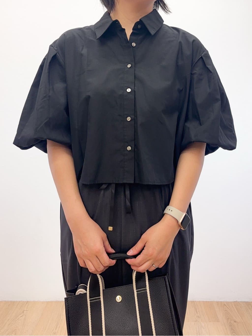 Takeさんの「OPAQUE.CLIP｜バルーンスリーブシャツ【洗濯機洗い可】」を使ったコーディネート