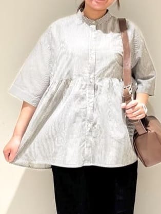 Liriさんの「Dessin｜【洗える／体型カバー】バンドカラーペプラムブラウス」を使ったコーディネート