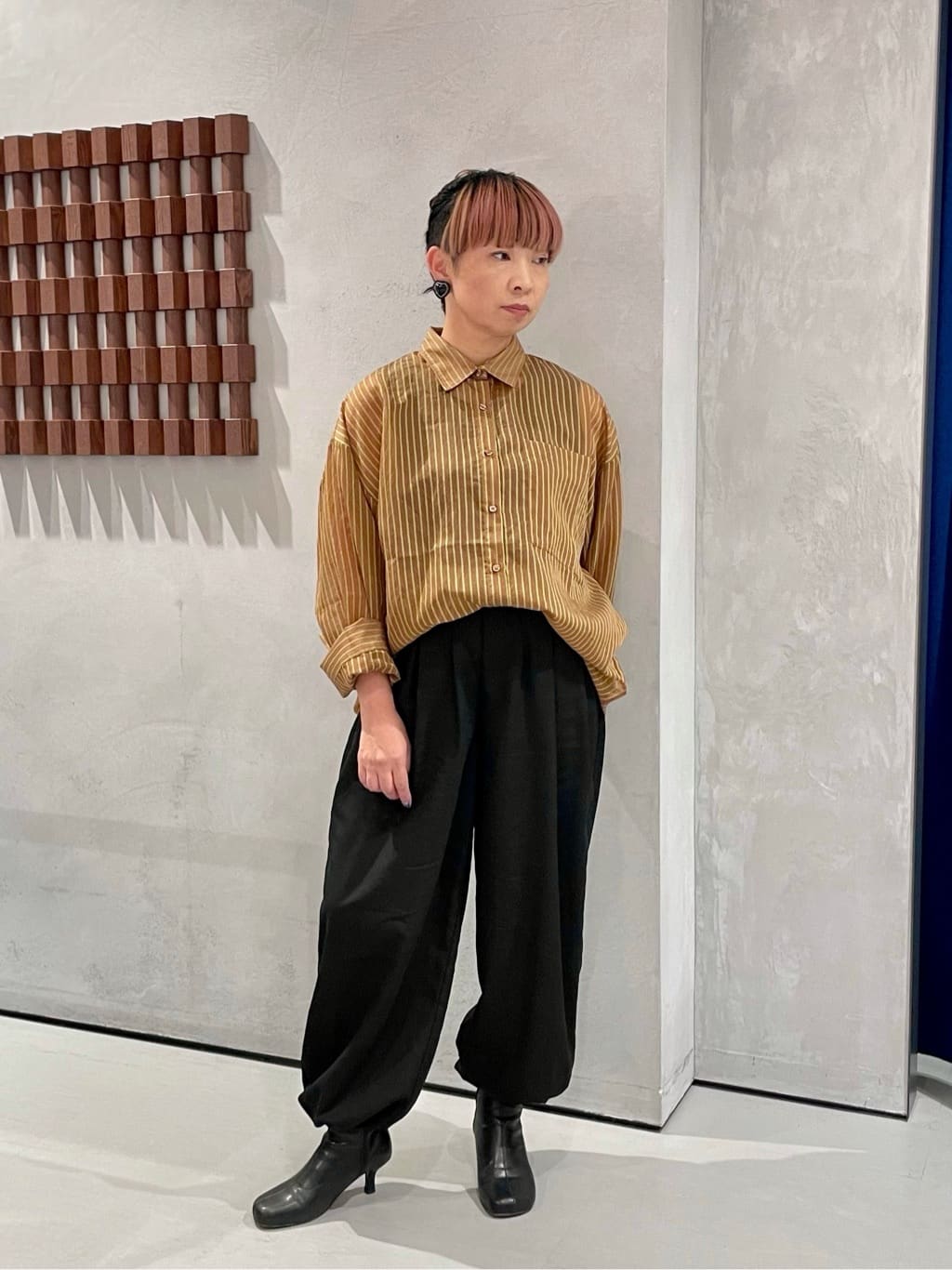 KOUさんの「INDIVI｜ウエストギャザーパンツ」を使ったコーディネート