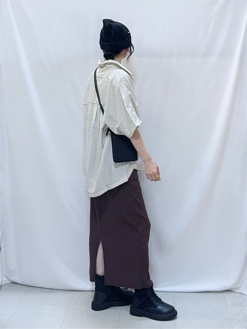 𝐇𝐢𝐫𝐨𝐦𝐢さんの「SHOO･LA･RUE｜【洗える/S-LL/5分袖】1枚でも羽織としても。さらさらドレープシャツ」を使ったコーディネート