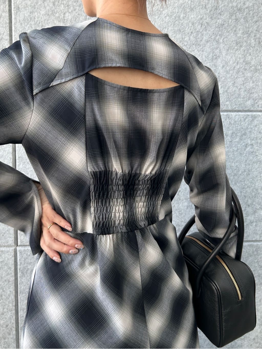 harunaさんの「CODE A｜shadow check femi dress」を使ったコーディネート