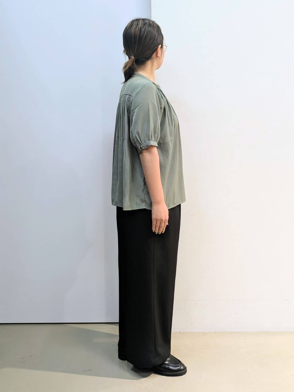kotoさんの「THE SHOP TK｜【インしなくも決まる】サテンギャザー5分袖ブラウス」を使ったコーディネート