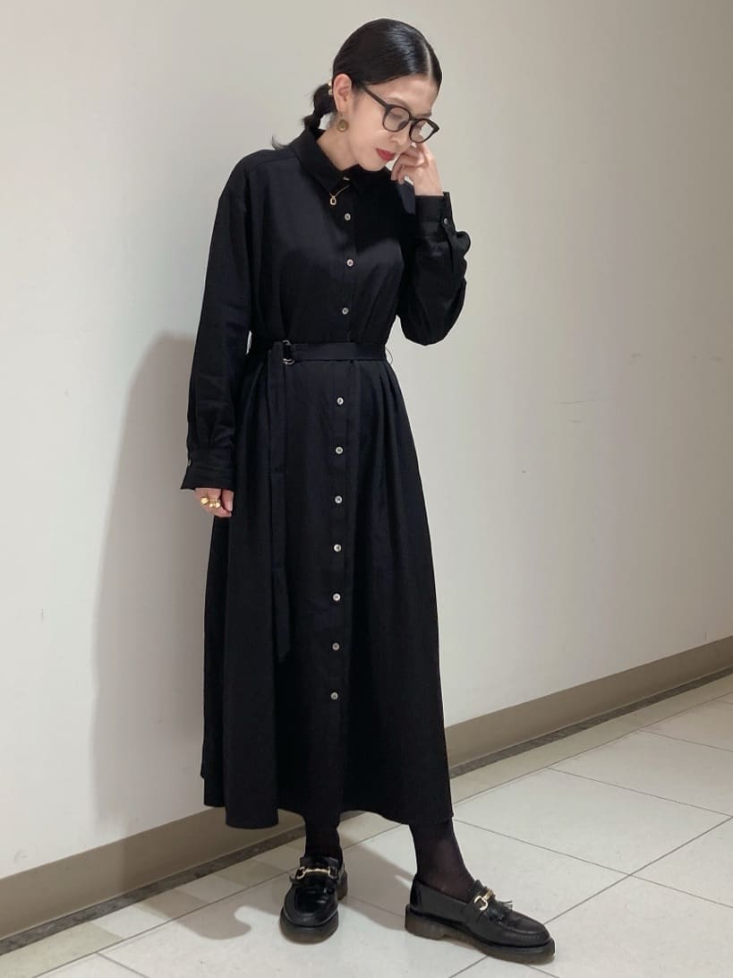 環さんの「UNTITLED｜【前開きボタン/ベルト付/羽織シャツ/】2WAYトレンチ風ワンピース」を使ったコーディネート
