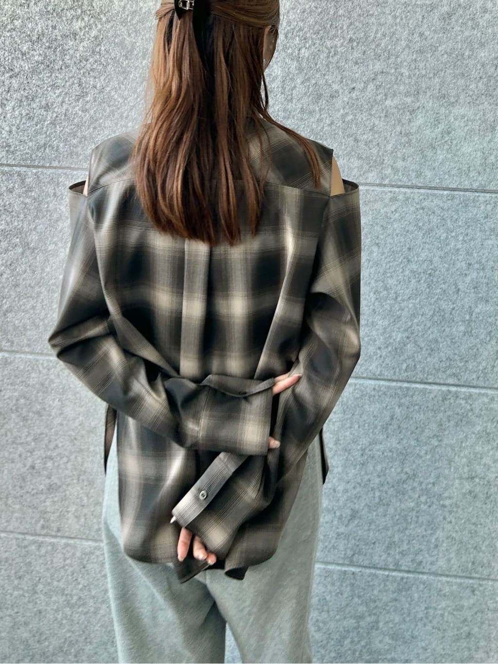 harunaさんの「CODE A｜shadow check over shirt」を使ったコーディネート
