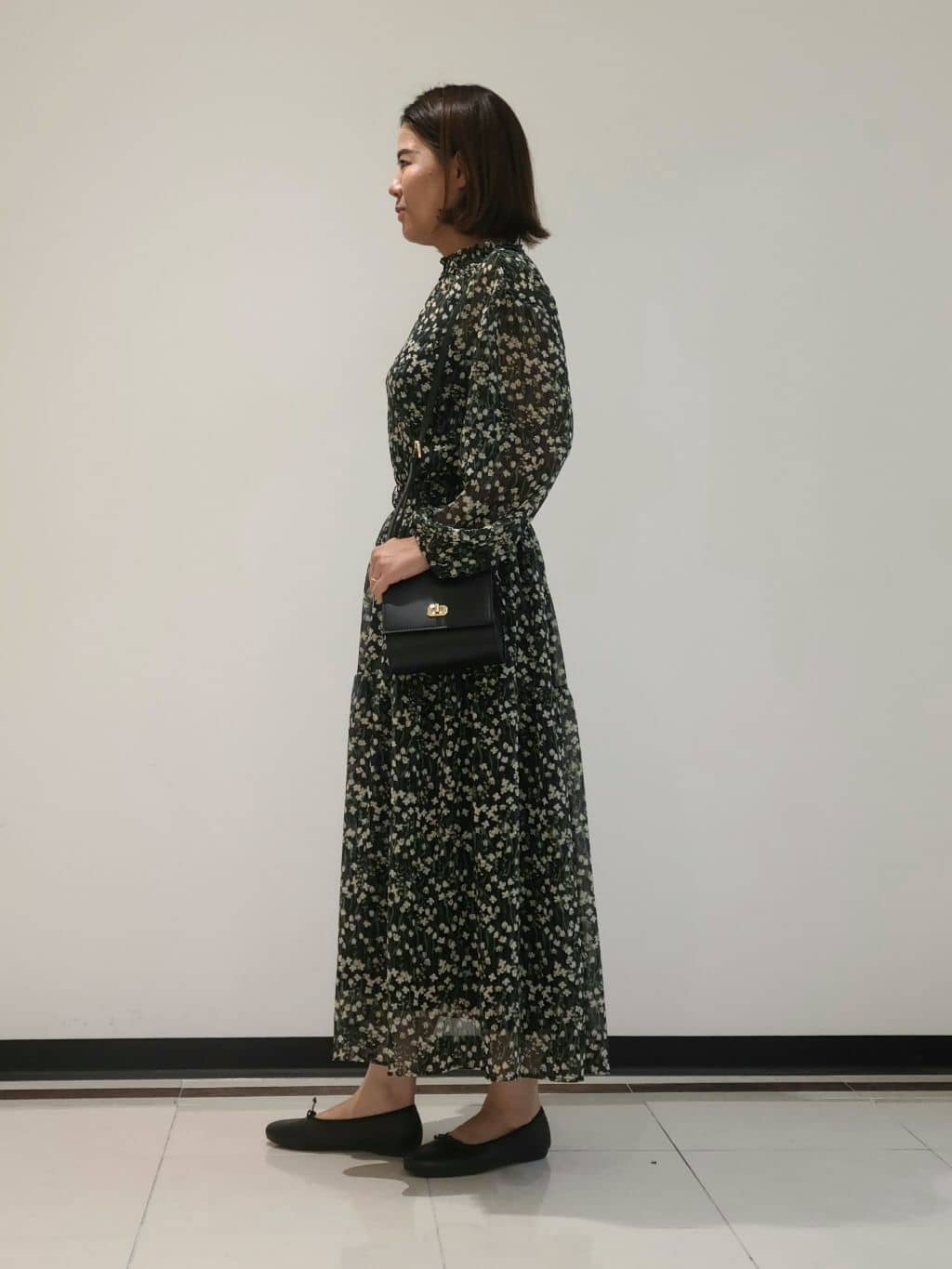 eriさんの「INDIVI｜【秋映え柄/セットアップ可能】フラワーシフォンブラウス」を使ったコーディネート