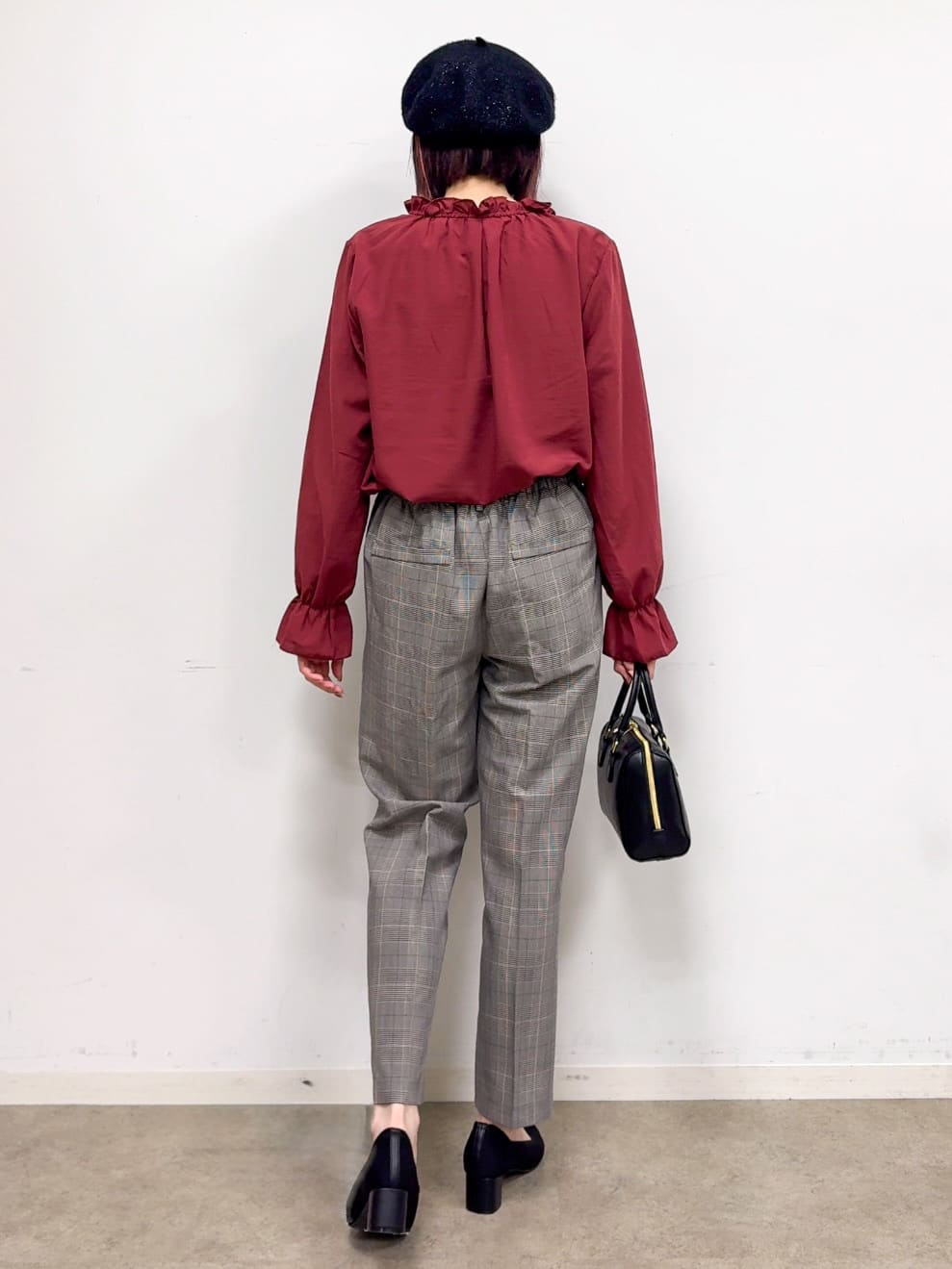 𝐜𝐡𝐢𝐤𝐚さんの「SHOO･LA･RUE｜【高レビュー/SS-LL/美脚シルエット】すっきりきれい見え テーパードパンツ」を使ったコーディネート