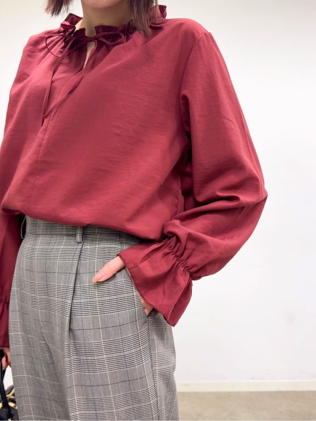𝐜𝐡𝐢𝐤𝐚さんの「SHOO･LA･RUE｜【高レビュー/SS-LL/美脚シルエット】すっきりきれい見え テーパードパンツ」を使ったコーディネート