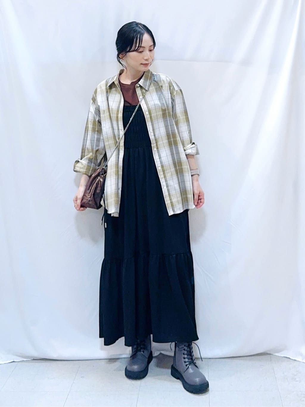 𝐇𝐢𝐫𝐨𝐦𝐢さんの「SHOO･LA･RUE｜【洗濯機可/S-LL】程よい抜け感 大人のチェックシャツ」を使ったコーディネート