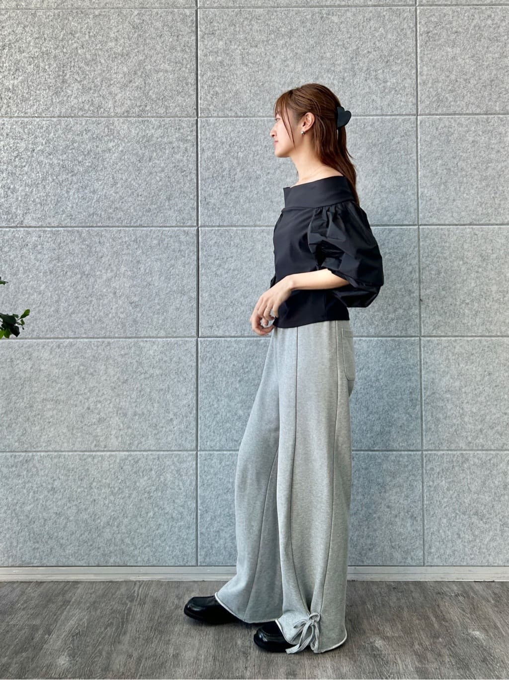 harunaさんの「CODE A｜puff glow off top」を使ったコーディネート