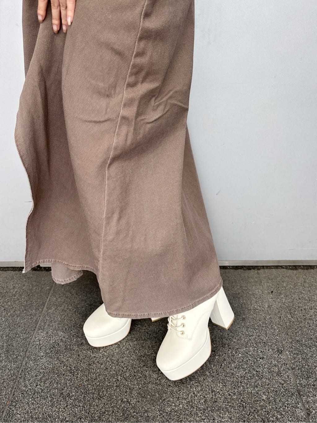 まっきーさんの「ESPERANZA｜【ラク盛り／ショートブーツ】リピーター続出／脚長美脚　厚底レースアップブーツ」を使ったコーディネート