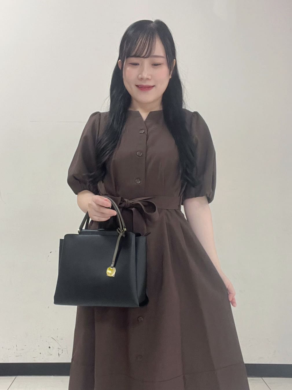 Hitomiさんの「index｜タックパフスリーブワンピース【洗濯機洗い可／イージーアイロン】」を使ったコーディネート