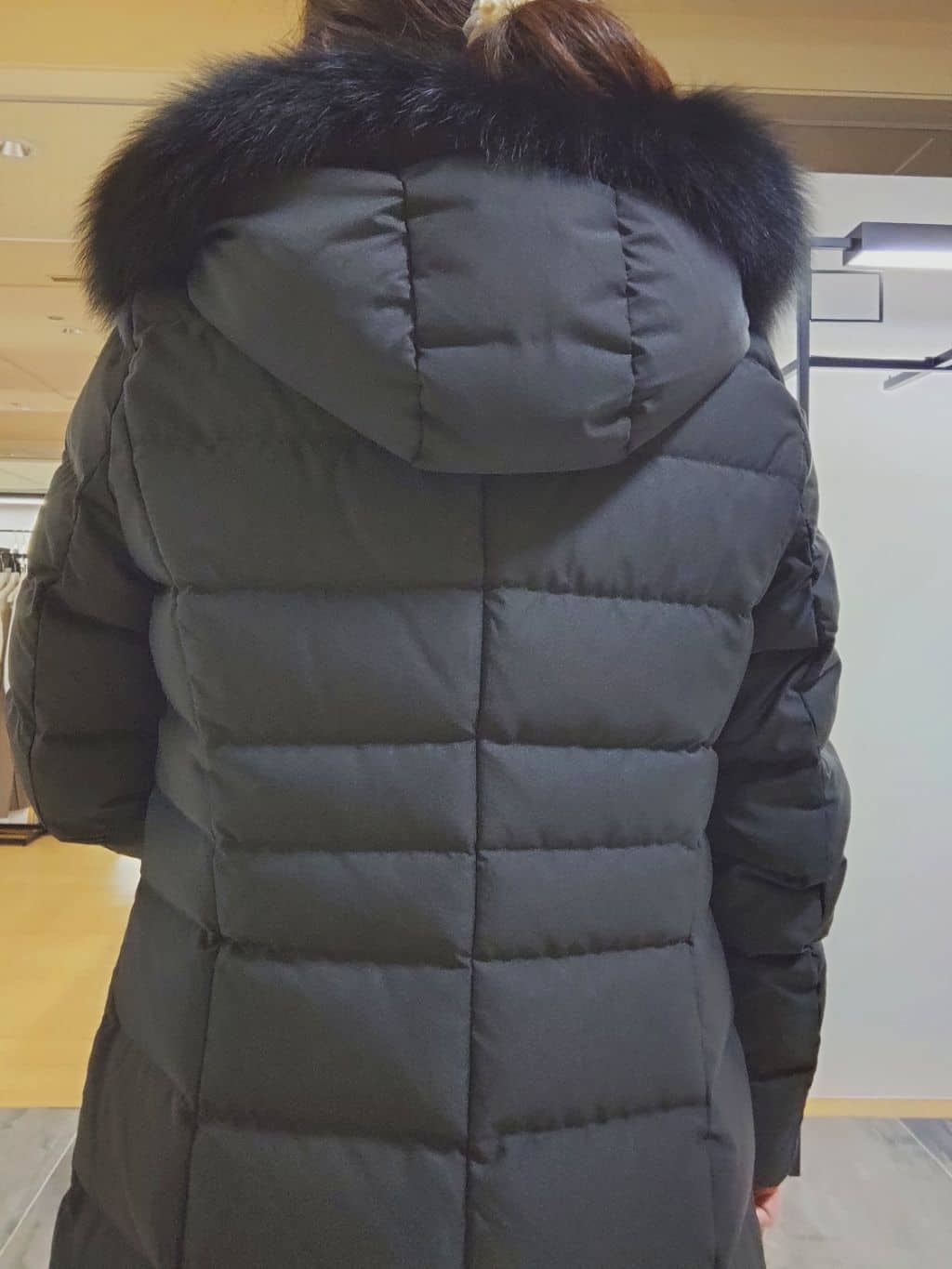 TOMOMIさんの「INDIVI｜【名品／撥水／抗菌防臭】ロング丈リサイクルダウンコート」を使ったコーディネート