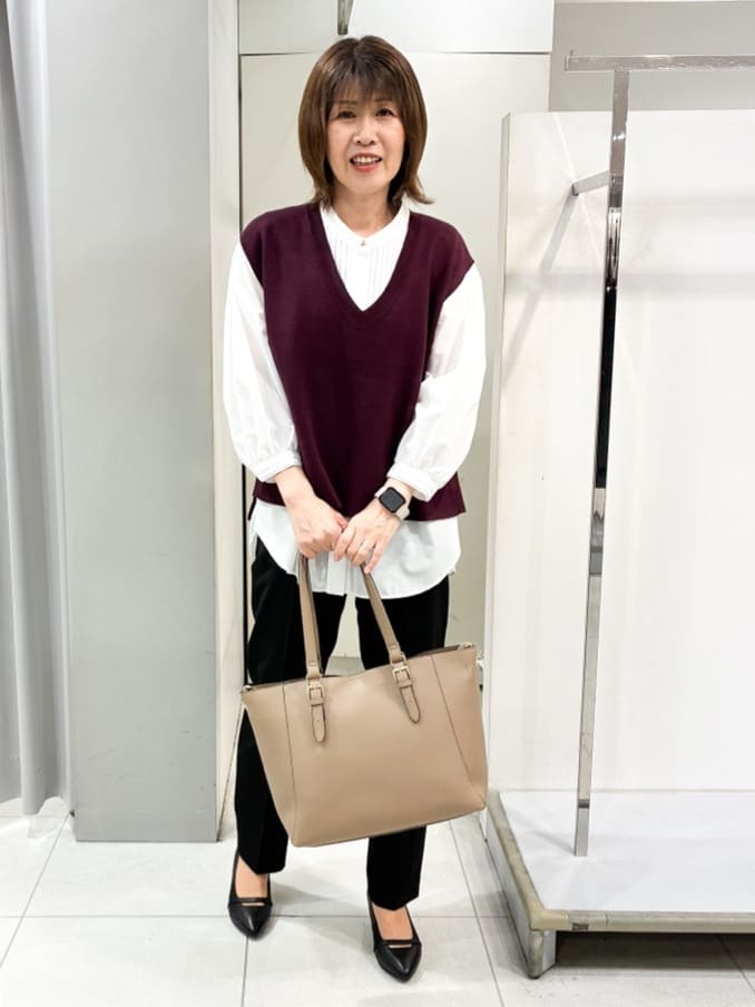 たみちゃんさんの「Reflect｜【程よいゆとり感／体型カバー】ピンタックデザインシャンブレーブラウス」を使ったコーディネート