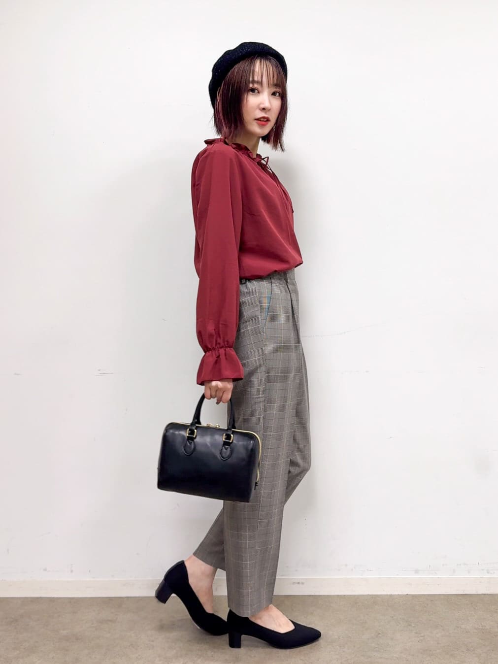 𝐜𝐡𝐢𝐤𝐚さんの「SHOO･LA･RUE｜【高レビュー/SS-LL/美脚シルエット】すっきりきれい見え テーパードパンツ」を使ったコーディネート