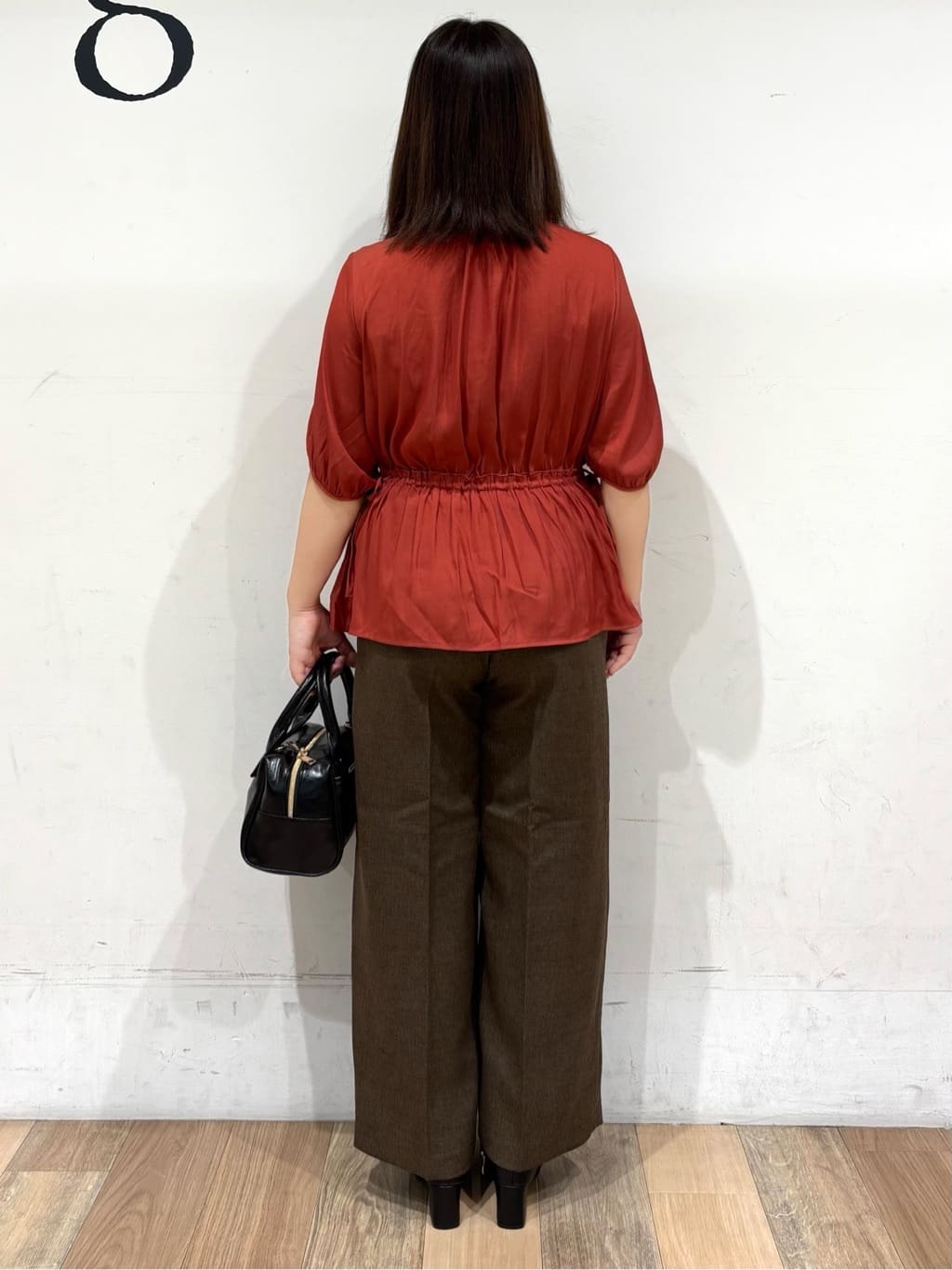 miさんの「grove｜【二の腕/体型カバー】メリハリシルエットが叶うシャーリングブラウス」を使ったコーディネート