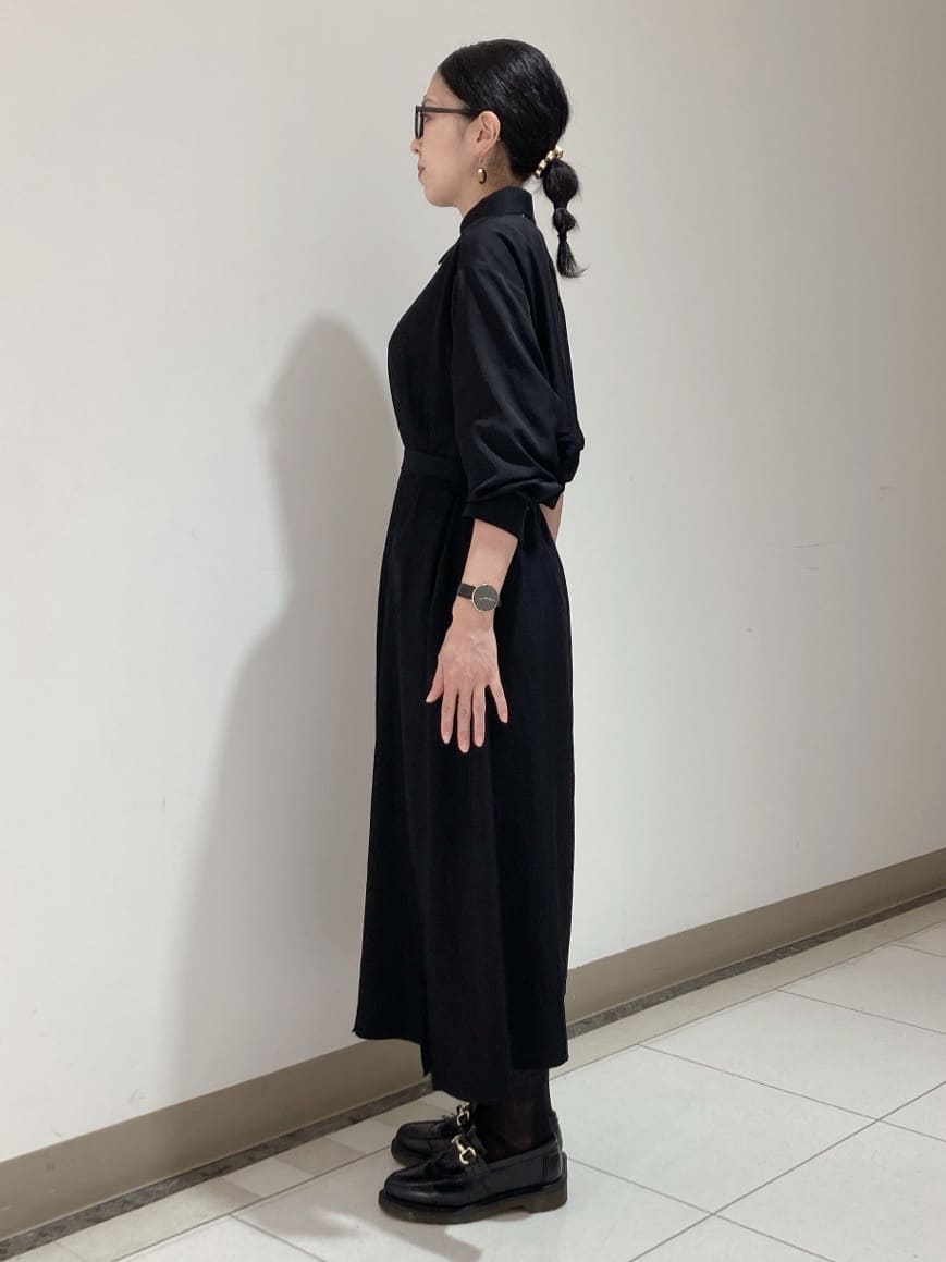 環さんの「UNTITLED｜【前開きボタン/ベルト付/羽織シャツ/】2WAYトレンチ風ワンピース」を使ったコーディネート