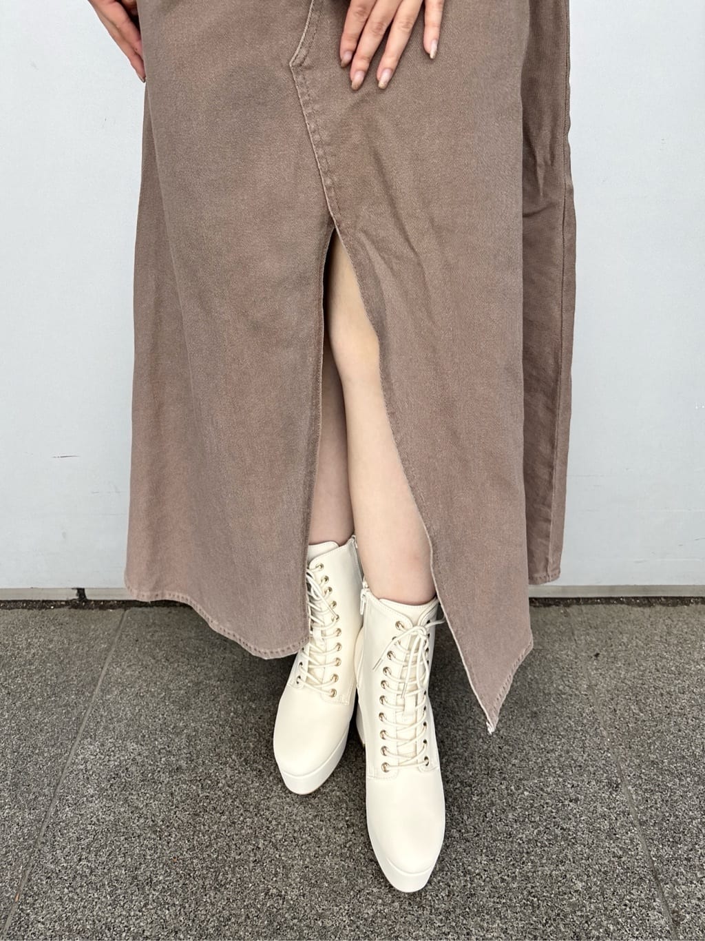 まっきーさんの「ESPERANZA｜【ラク盛り／ショートブーツ】リピーター続出／脚長美脚　厚底レースアップブーツ」を使ったコーディネート