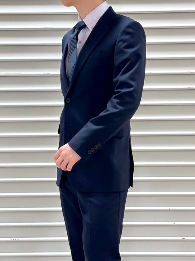 イッシーさんの「TAKEO KIKUCHI｜シャドーオルタネートストライプ スーツ」を使ったコーディネート