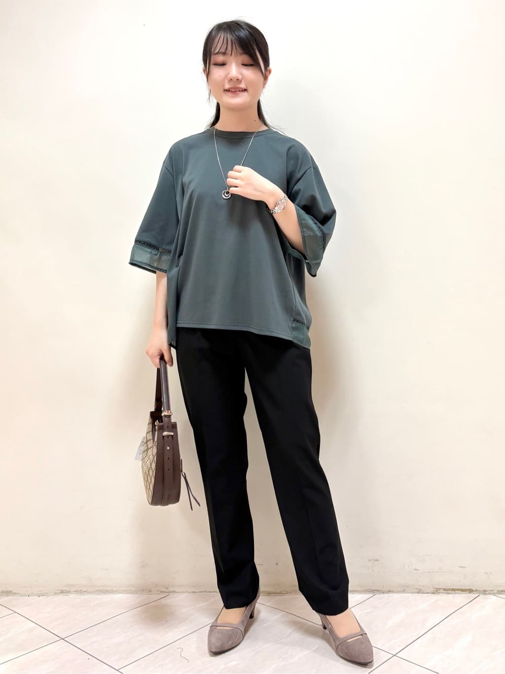 mikiさんの「Reflect｜【E‐QUALITY／体型カバー】シアー&times;レースデザインプルオーバー」を使ったコーディネート