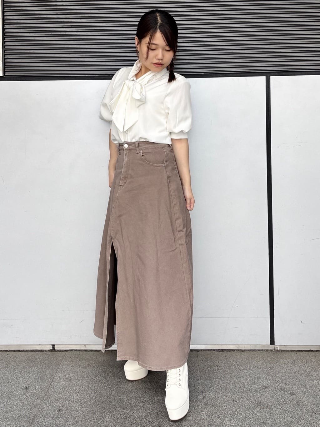 まっきーさんの「ESPERANZA｜【ラク盛り／ショートブーツ】リピーター続出／脚長美脚　厚底レースアップブーツ」を使ったコーディネート