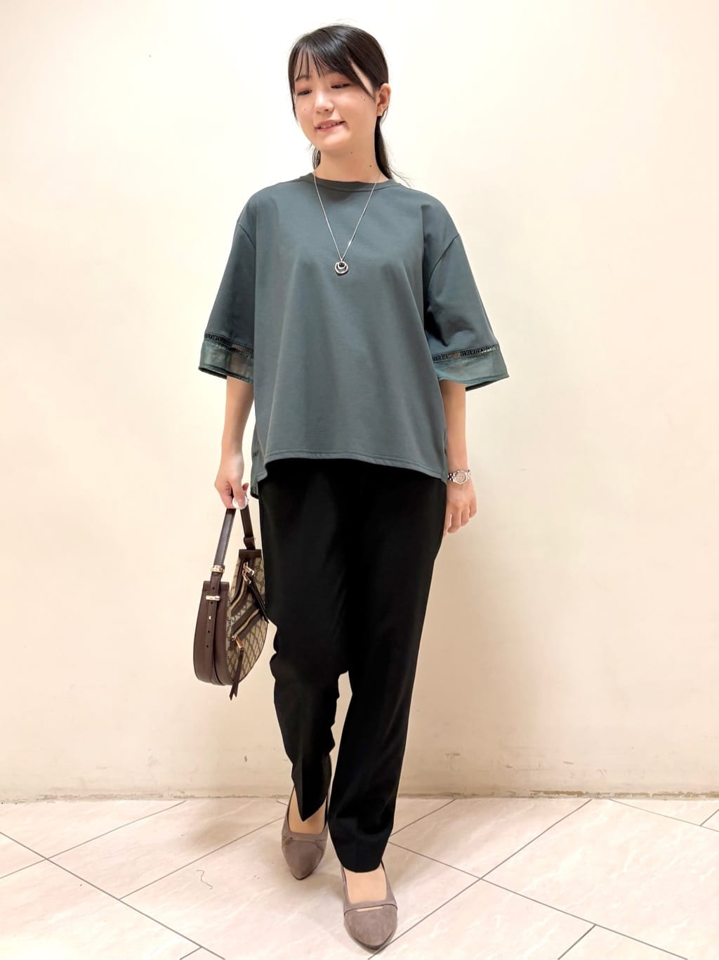 mikiさんの「Reflect｜【E‐QUALITY／体型カバー】シアー&times;レースデザインプルオーバー」を使ったコーディネート