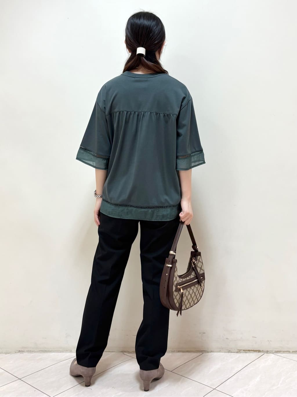 mikiさんの「Reflect｜【E‐QUALITY／体型カバー】シアー&times;レースデザインプルオーバー」を使ったコーディネート