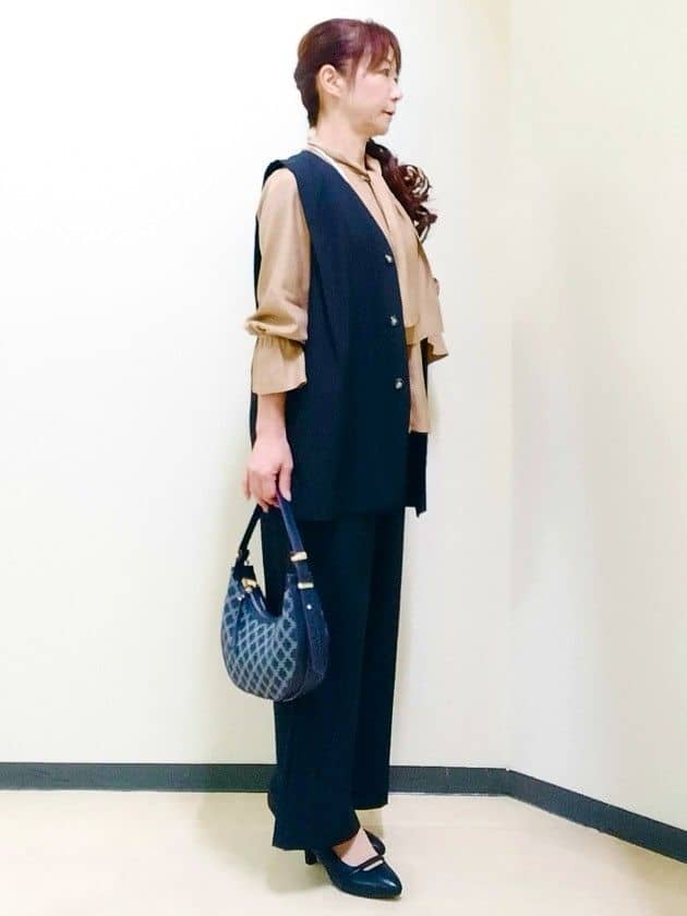 花さんの「Reflect｜【ウエスト総ゴム／セットアップ／単品使いOK◎】ベスト＋ストレートパンツセット」を使ったコーディネート