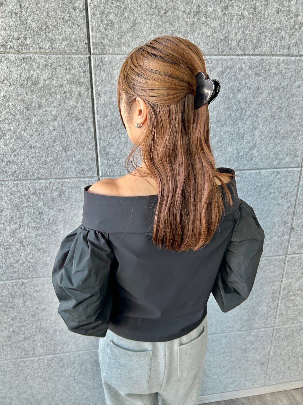 harunaさんの「CODE A｜puff glow off top」を使ったコーディネート