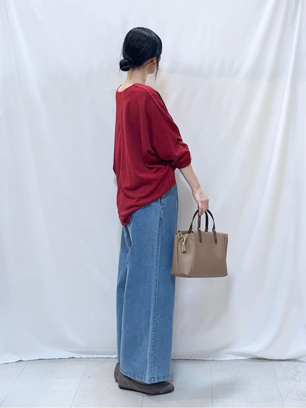 𝐇𝐢𝐫𝐨𝐦𝐢さんの「SHOO･LA･RUE｜【S-LL/7分袖】ゆるシルエットが心地よい ドルマントップス」を使ったコーディネート