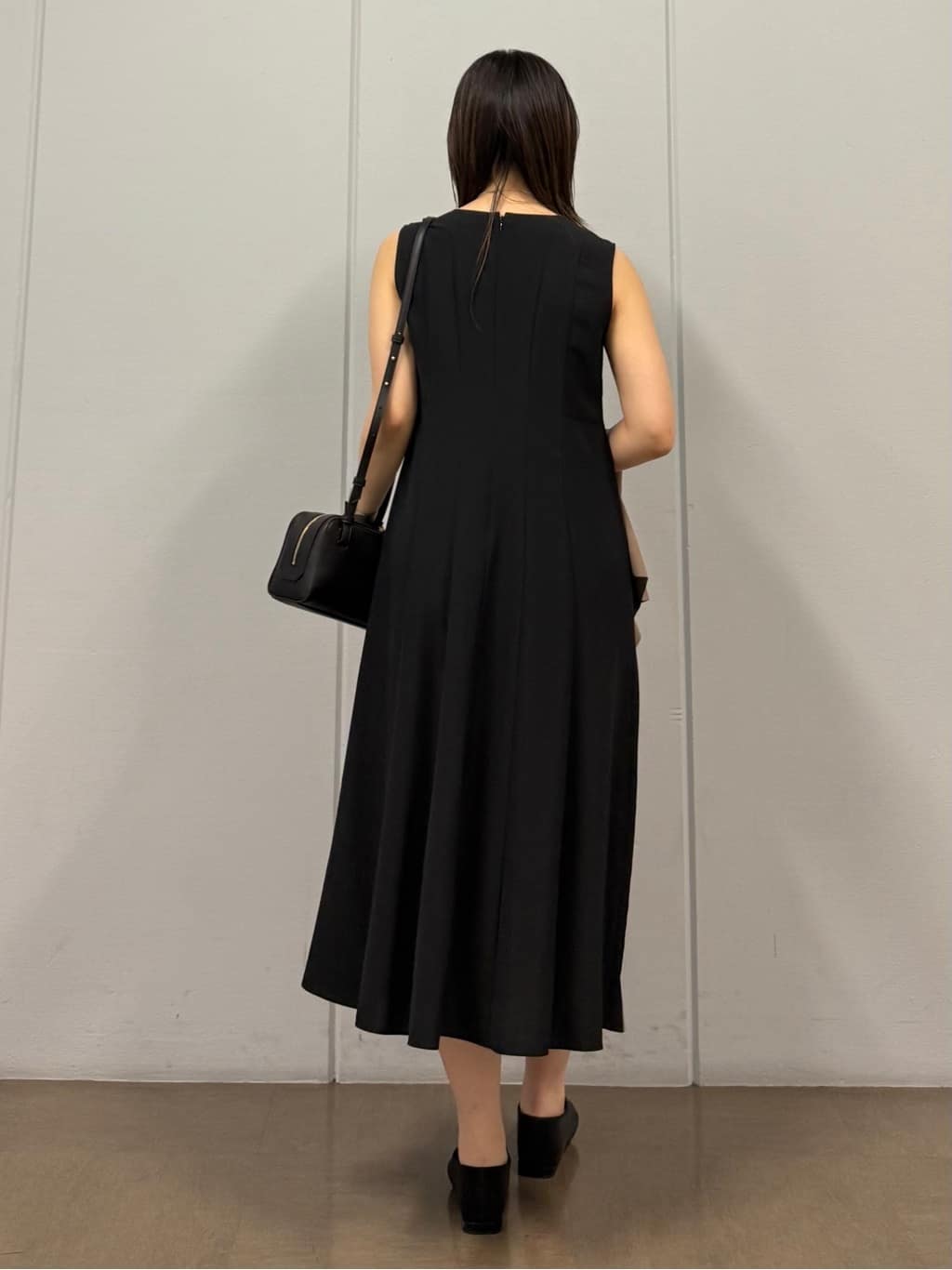mizukiさんの「INDIVI｜【美シルエット】ノースリーブワンピース」を使ったコーディネート