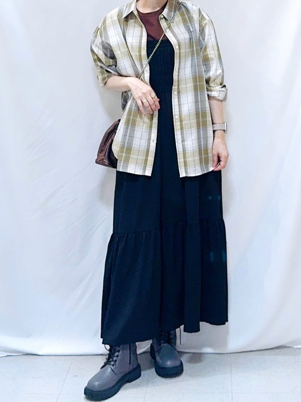 𝐇𝐢𝐫𝐨𝐦𝐢さんの「SHOO･LA･RUE｜【洗濯機可/S-LL】程よい抜け感 大人のチェックシャツ」を使ったコーディネート
