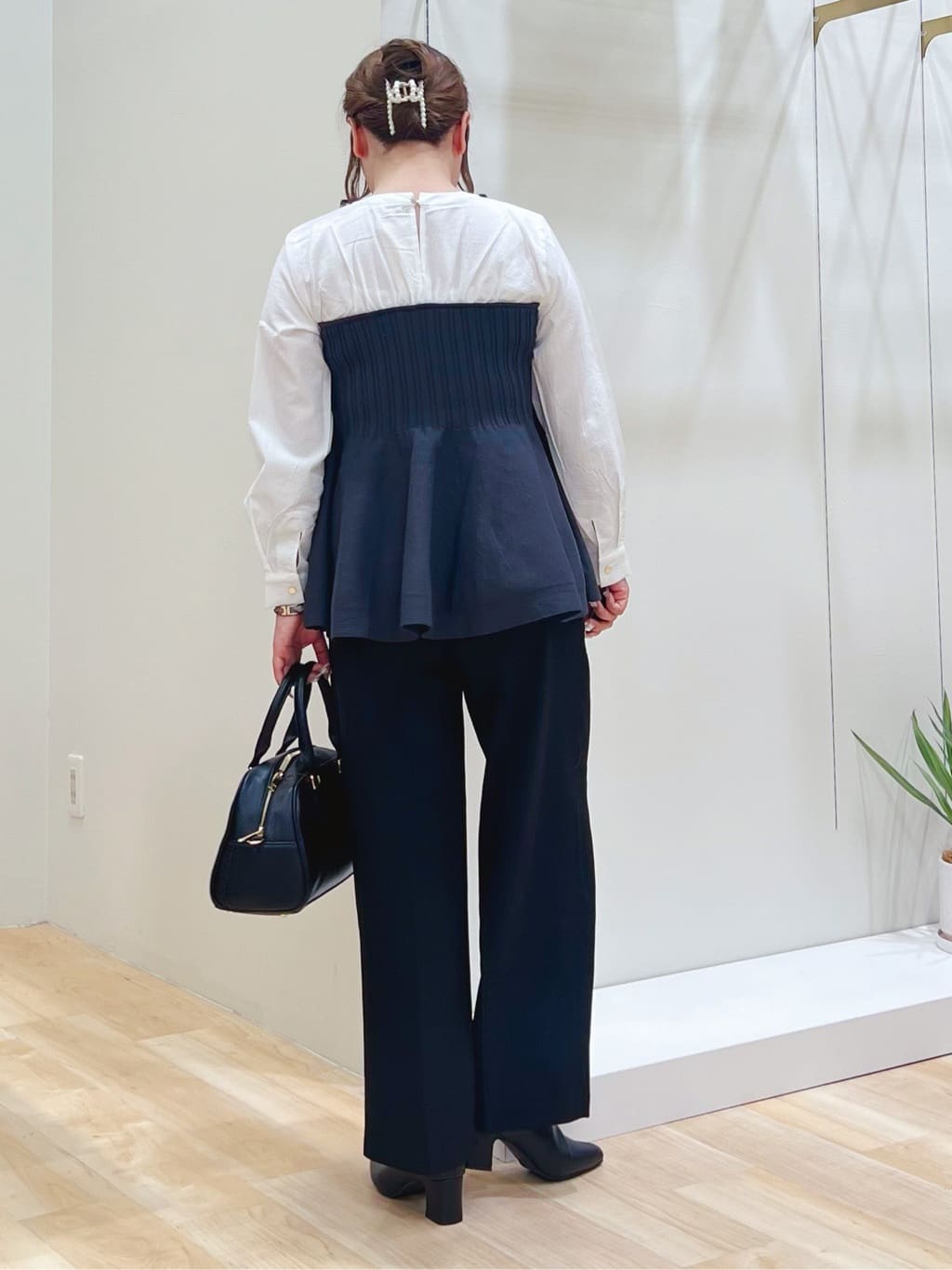 みことさんの「grove｜一枚でトレンド完成！体型カバーも叶うニットビスチェドッキングブラウス」を使ったコーディネート
