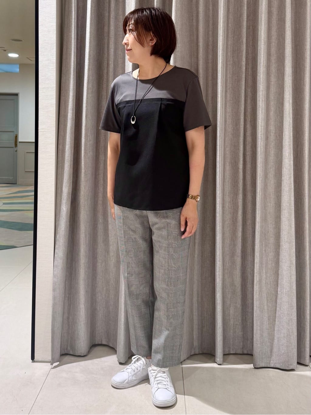 Satさんの「COUP DE CHANCE｜【手洗い可／日本製／ストレッチ】定番センタープレス入りパンツ」を使ったコーディネート