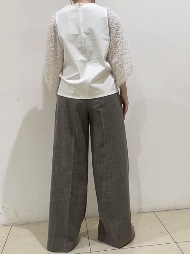 watanabeさんの「UNTITLED｜【丸首/Tシャツ風/短丈】シャギースリーブ ポンチカットソー」を使ったコーディネート