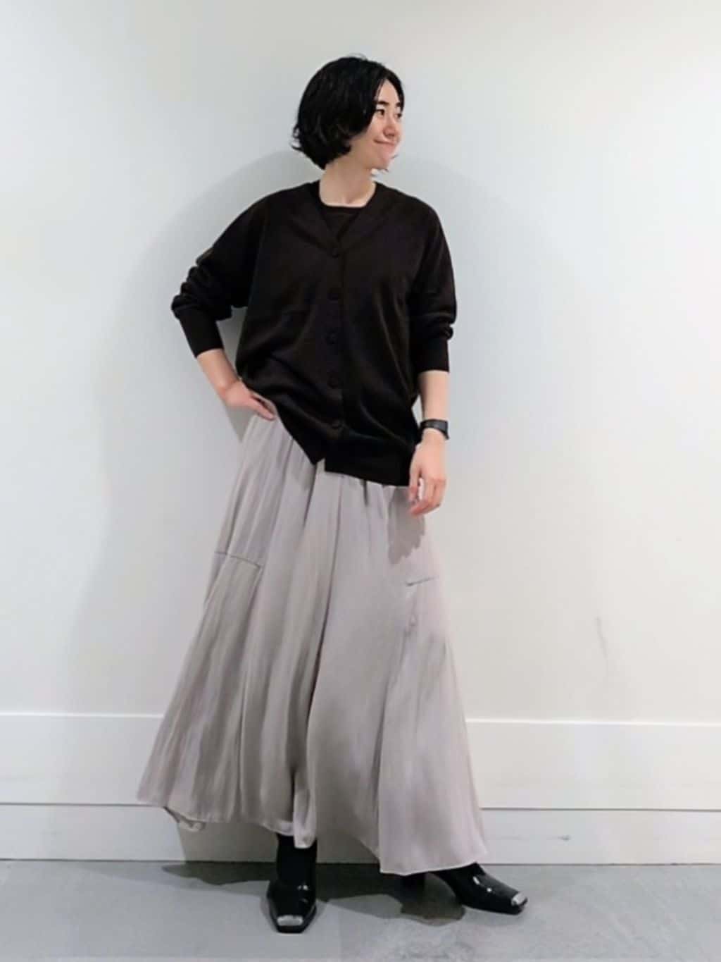ミズタさんの「UNTITLED｜【アンサンブル可/洗える/Vネック】ウールシルクカーディガン」を使ったコーディネート