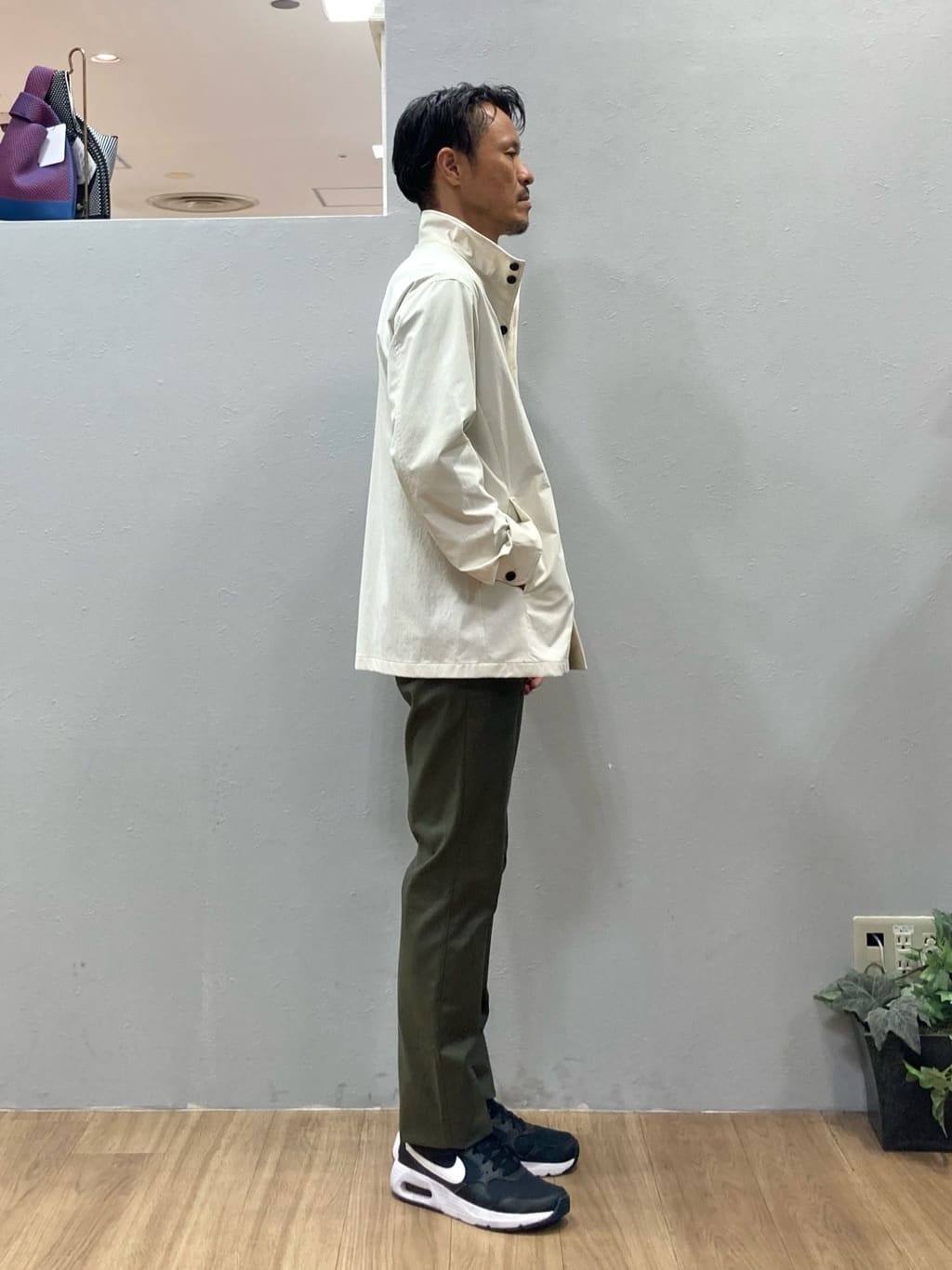 シュンさんの「TAKEO KIKUCHI｜【3D ナイロン ストレッチ】スタンドカラー シャツブルゾン」を使ったコーディネート