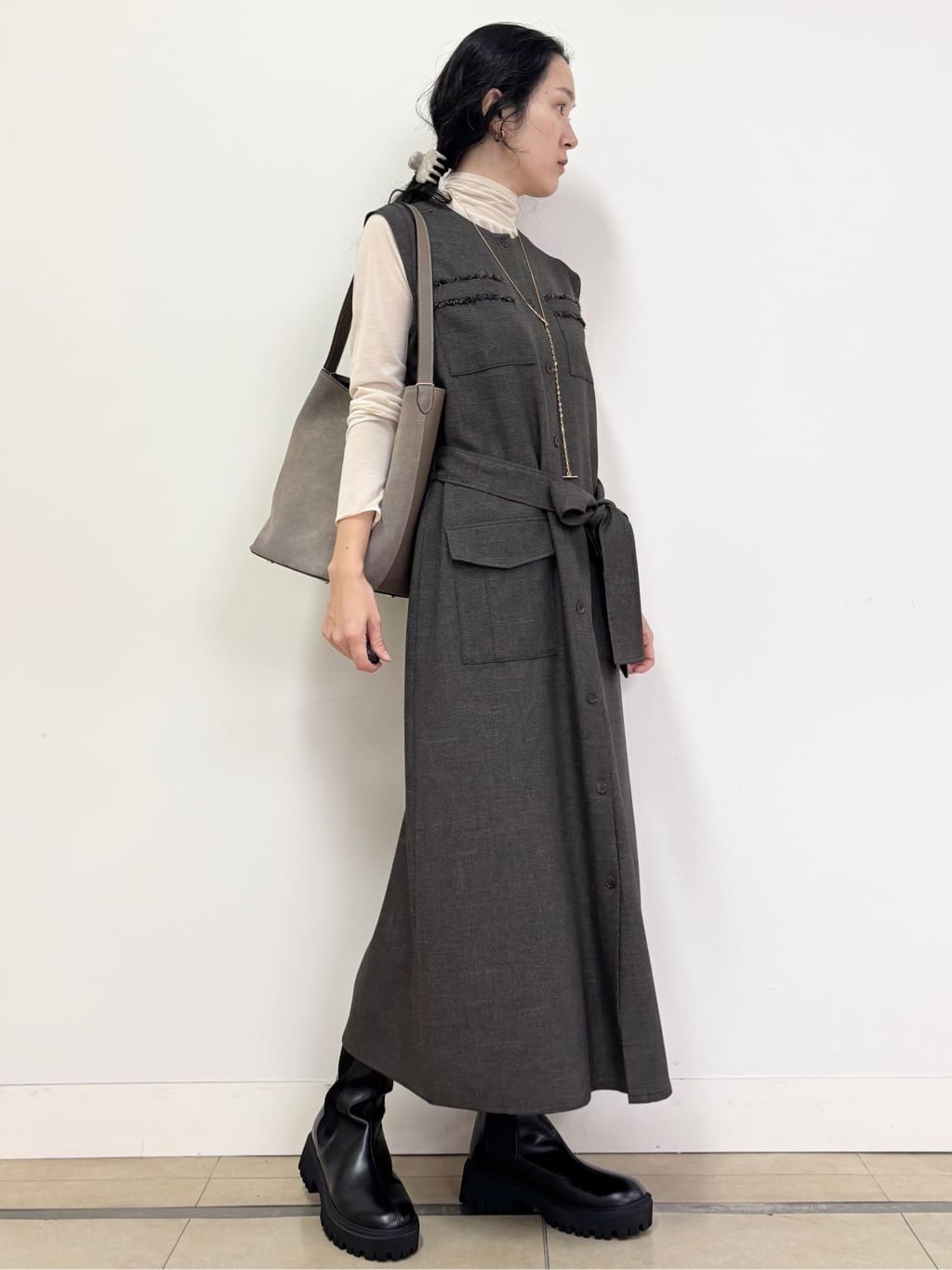YOKOTAさんの「DRESSTERIOR｜◆Dhyana．（ディアナドット） バックファスナー チェルシーブーツ」を使ったコーディネート