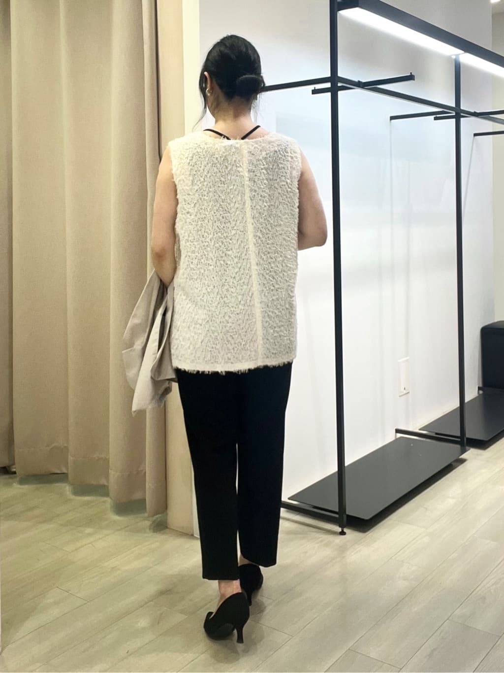 TOMOMIさんの「INDIVI｜【インナーとしても活躍！】フリンジジャカードチュニック」を使ったコーディネート