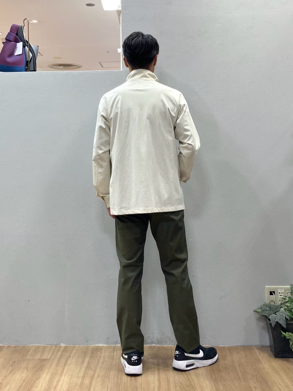 シュンさんの「TAKEO KIKUCHI｜【3D ナイロン ストレッチ】スタンドカラー シャツブルゾン」を使ったコーディネート