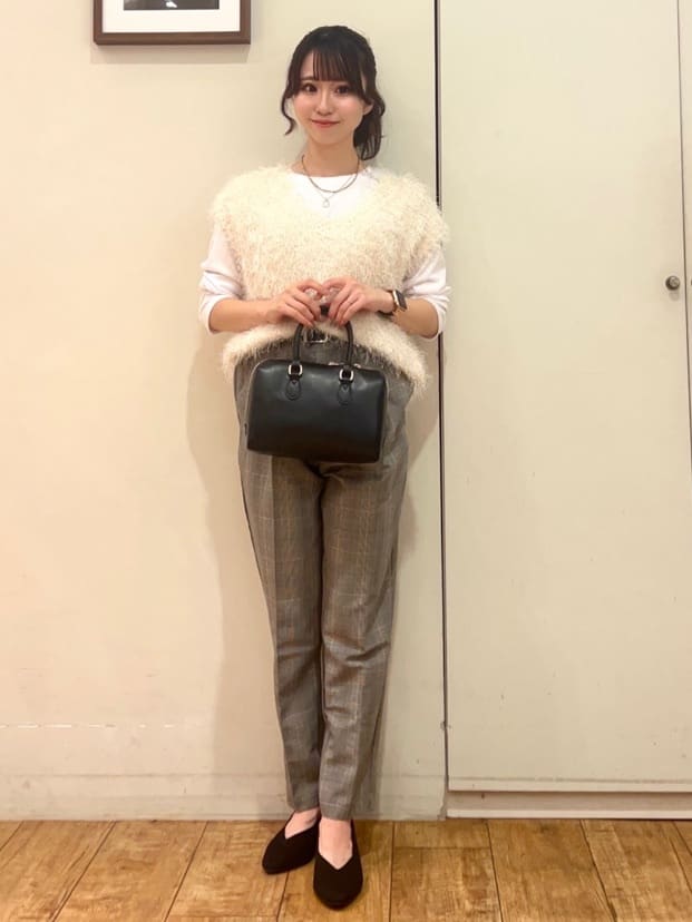 AIRIさんの「SHOO･LA･RUE｜【高レビュー/SS-LL/美脚シルエット】すっきりきれい見え テーパードパンツ」を使ったコーディネート