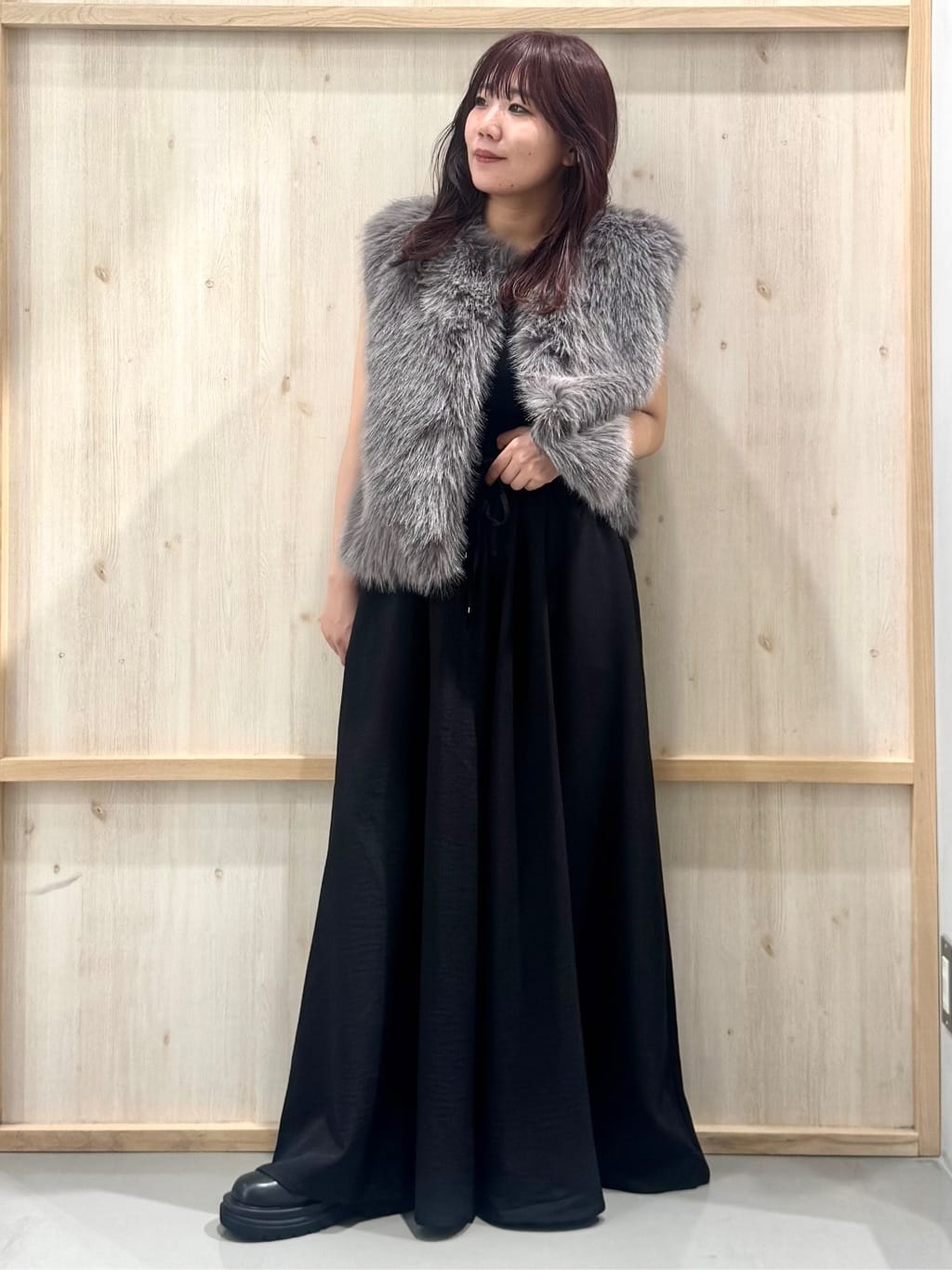 nanaさんの「THE SHOP TK｜フェイクファーベスト」を使ったコーディネート