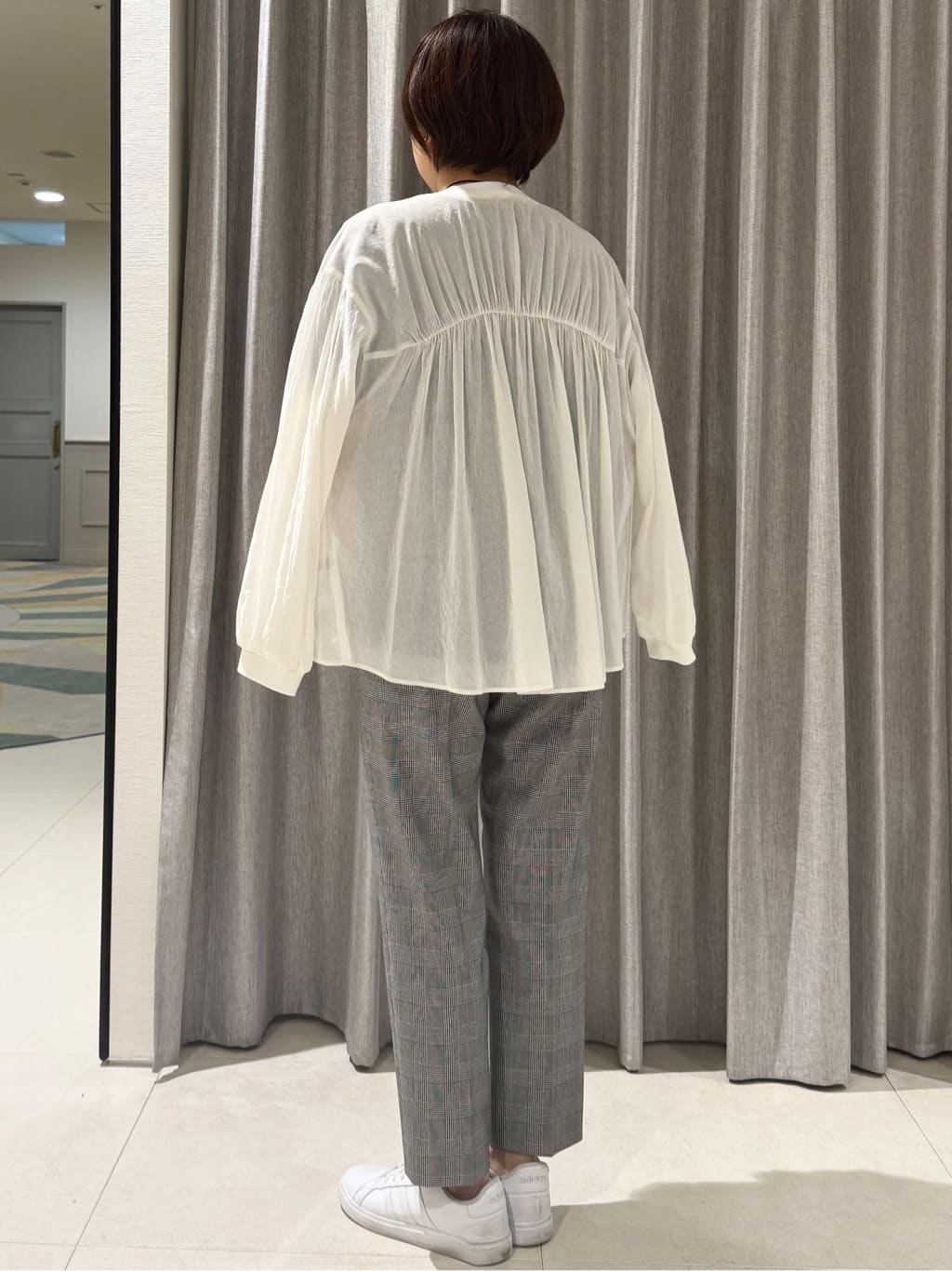 Satさんの「COUP DE CHANCE｜【手洗い可／日本製／ストレッチ】定番センタープレス入りパンツ」を使ったコーディネート